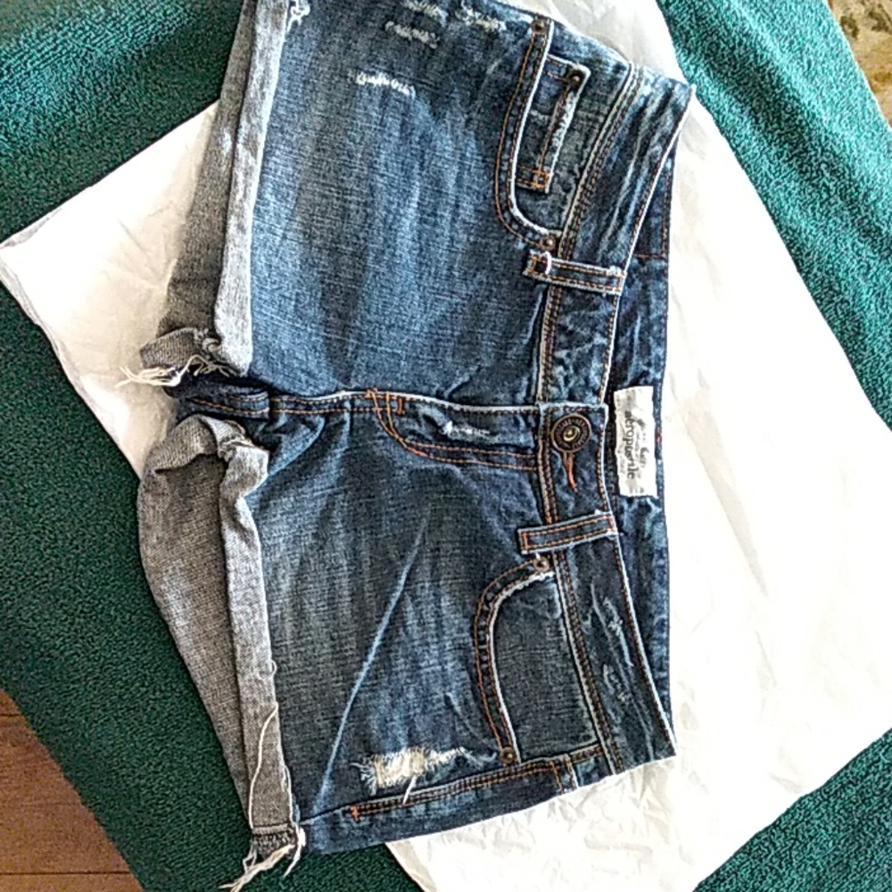 Distressed modified cutoffs... - Picture 3 of 5